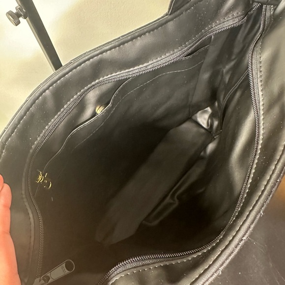 MAKEUP JUNKIE Quilted Onyx Tote - daykeeper - Picture 3 of 3